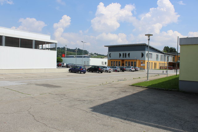 Die Helmut-Glaser-Straße wird mit Ferienbeginn umfassend saniert. | Foto: Maurer