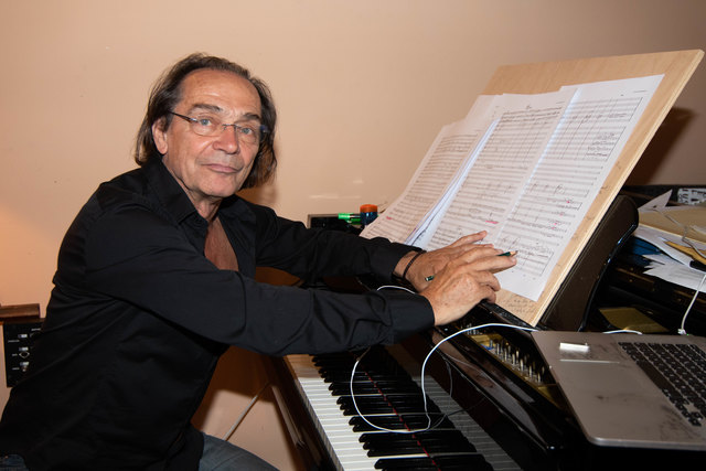 In seinem Studio in Döbling: Christian Kolonovits. | Foto: Markus Spitzauer