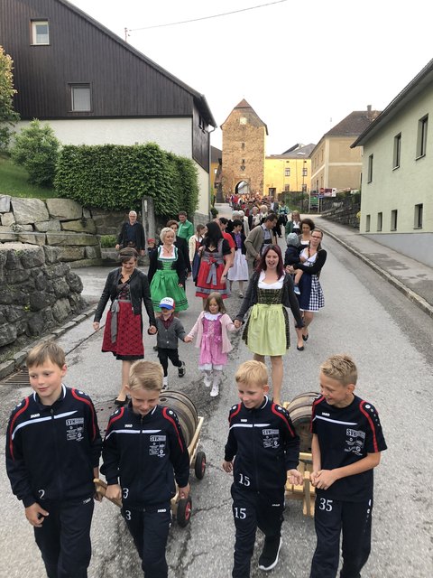 Der lange Festzug wurde von der Musikkapelle angeführt. | Foto: Foto: Reisinger