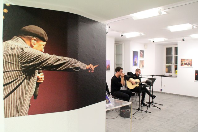 Christian Deimbacher und Christoph Kuntner lieferten erdigen Blues in die Räume der Städt. Galerie Theodor von Hörmann.