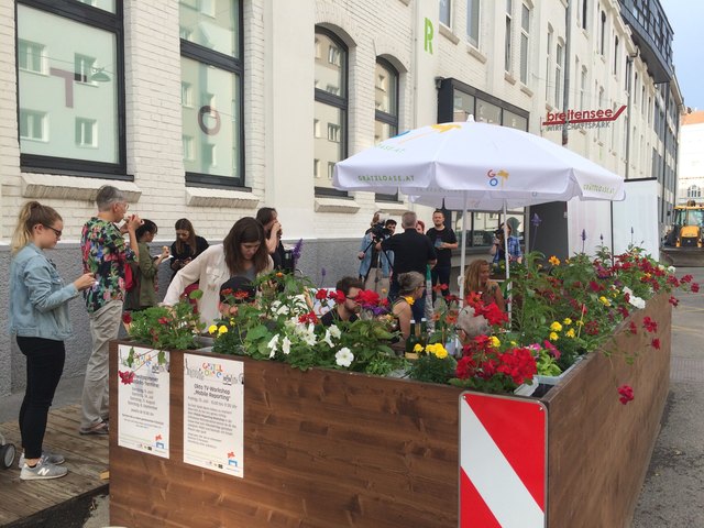 Das neue Parklet vor der Goldschlagstraße 172 | Foto: Noël Gaar