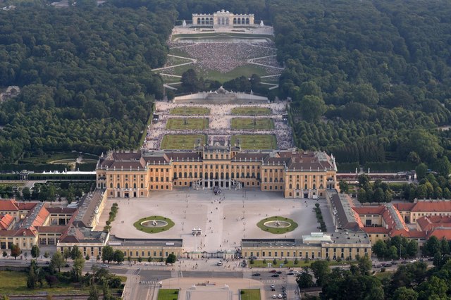 Die Wiener Polizei behielt das Sommernachtskonzert mit dem Hubschrauber im Auge. | Foto: LPD Wien