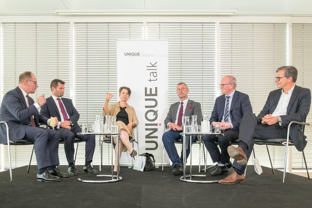 Diskutierten die Zukunft des Standorts Österreich (von links): Moderator Gerald Groß, Wagner-Biro-Chef Thomas Jost, Infineon-Chefin Sabine Herlitschka, Minister Norbert Hofer, VIE-Vorstand Julian Jäger und Wietersdorfer-Chef Michael Junghans. | Foto: Arnold Burghardt