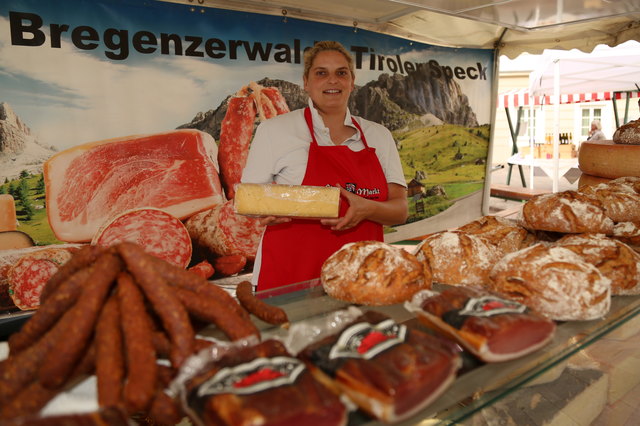 Preml Claudia mit feinen Speck, Wurst und Backwaren.