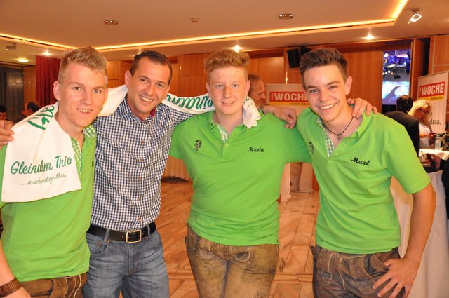 Das Gleinalm Trio (Fabio, Kevin und Marcus) mit einem Fan