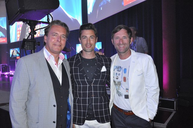 Casino Direktor Paul Vogel mit Hannes Markowitz (Casino) und Daniel Klier (WOCHE)
