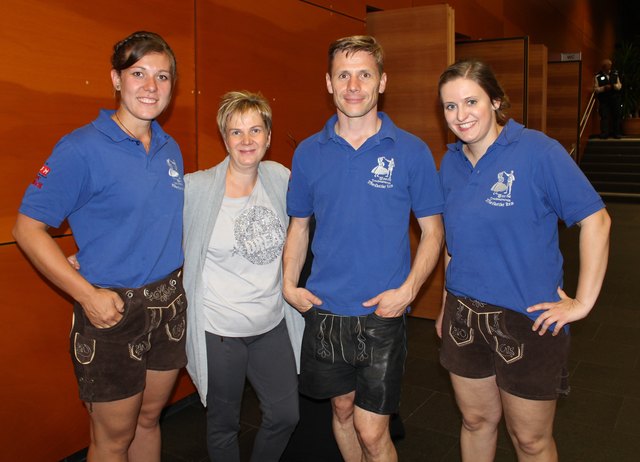 D´Nordketter Obfrau Anna Nolf im Bild mit Sissy, Thomas und Anna.
