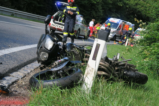 Der verletzte Motorradfahrer wurde in ein Wiener Unfallkrankenhaus transportiert. | Foto: http://www.feuerwehr-ollern.at