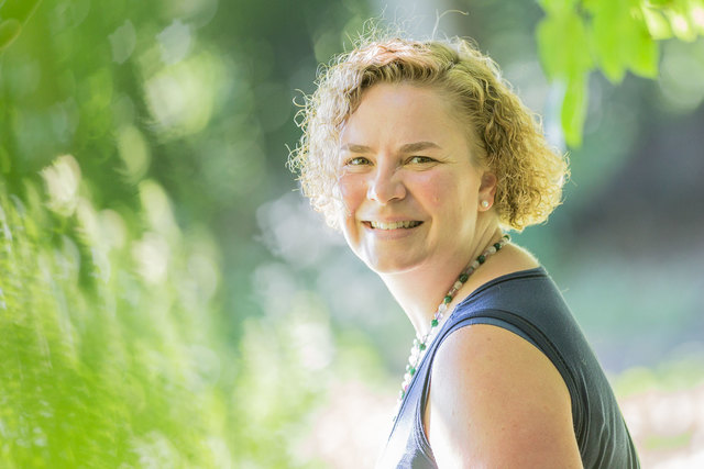 Daniela Moser veranstaltet regelmäßig Workshops rund um Wildkräuter aus unseren Gärten und Wiesen. | Foto: Moser