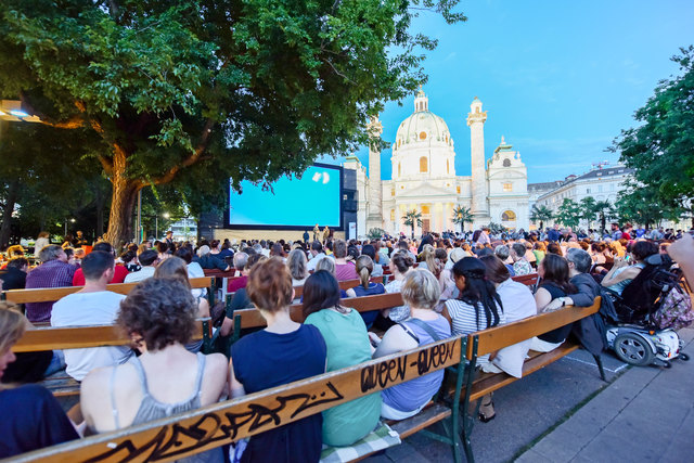 Der Karlsplatz verwandelt sich wieder in einen Kinosaal. | Foto: Kino unter Sternen / Markus Frühmann, Joanna Pianka