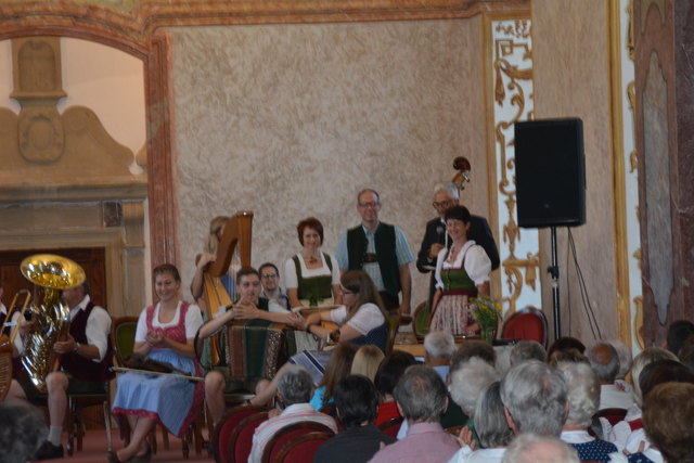 "Klingendes Ötscher:reich" in Gaming: Insgesamt spielten sechs Volksmusik-Ensembles in der Barockbibliothek und im Kartausenkeller auf.