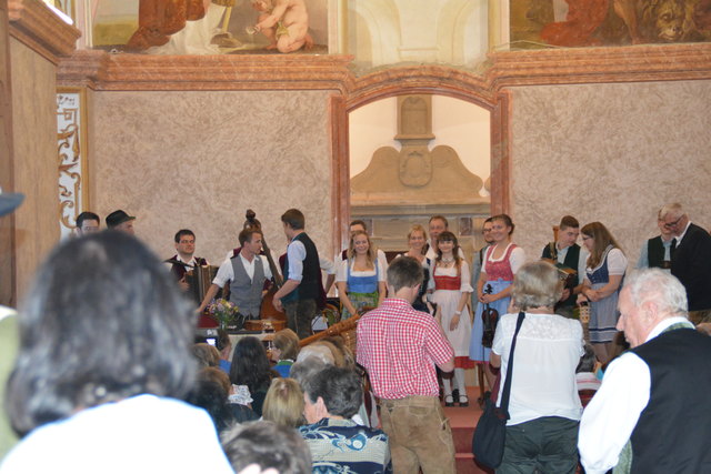 "Klingendes Ötscher:reich" in Gaming: Insgesamt spielten sechs Volksmusik-Ensembles in der Barockbibliothek und im Kartausenkeller auf.
