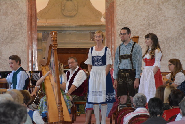 "Klingendes Ötscher:reich" in Gaming: Insgesamt spielten sechs Volksmusik-Ensembles in der Barockbibliothek und im Kartausenkeller auf.