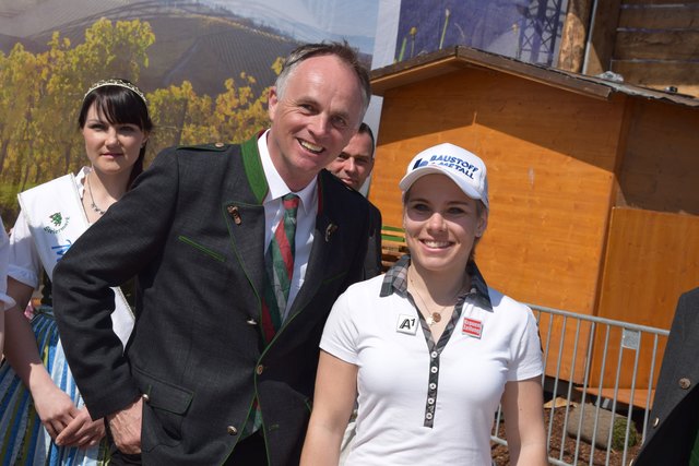 Nici Schmidhofer und Urlaubsregion-Chef Karl Schmidhofer laden zur Wanderung. Foto: Verderber