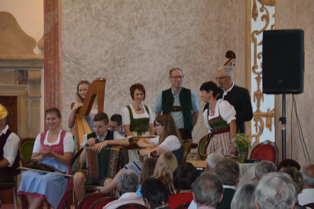 "Klingendes Ötscher:reich" in Gaming: Insgesamt spielten sechs Volksmusik-Ensembles in der Barockbibliothek und im Kartausenkeller auf.
