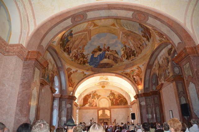 "Klingendes Ötscher:reich" in Gaming: Insgesamt spielten sechs Volksmusik-Ensembles in der Barockbibliothek und im Kartausenkeller auf.