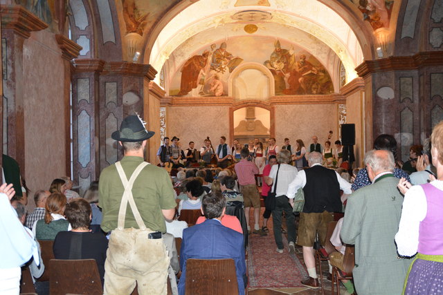 "Klingendes Ötscher:reich" in Gaming: Insgesamt spielten sechs Volksmusik-Ensembles in der Barockbibliothek und im Kartausenkeller auf.