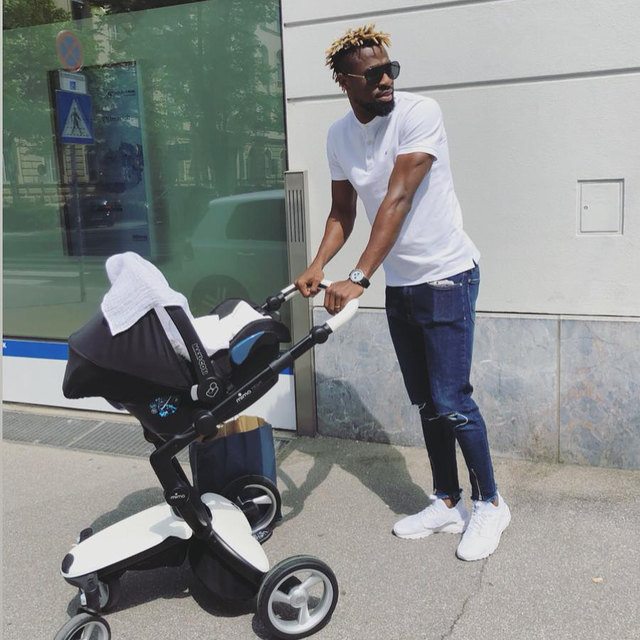Stolzer Papa: Edomwonyi ist gerne mit seiner Tochter unterwegs. | Foto: Instagram