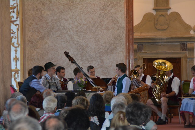 "Klingendes Ötscher:reich" in Gaming: Insgesamt spielten sechs Volksmusik-Ensembles in der Barockbibliothek und im Kartausenkeller auf.