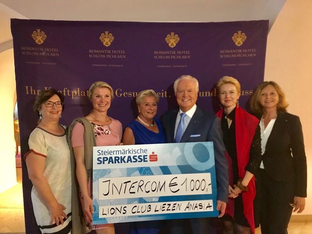 Sigrid Deininger, Präsidentin Andrea Fink, Marianne und Ernst Hochsteger, Ines Wohlmuther, Gabi Platzer (v. l.).