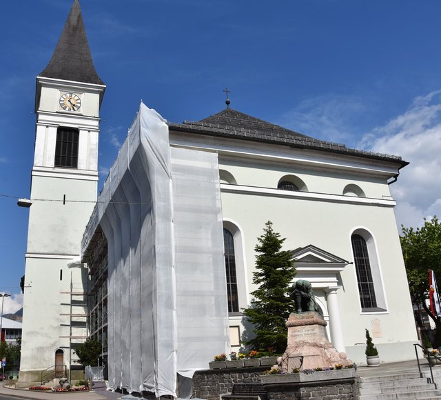 Am 4. Juni starteten die Renovierungsarbeiten an der Wörgler Pfarrkirche. | Foto: Heinz Werlberger