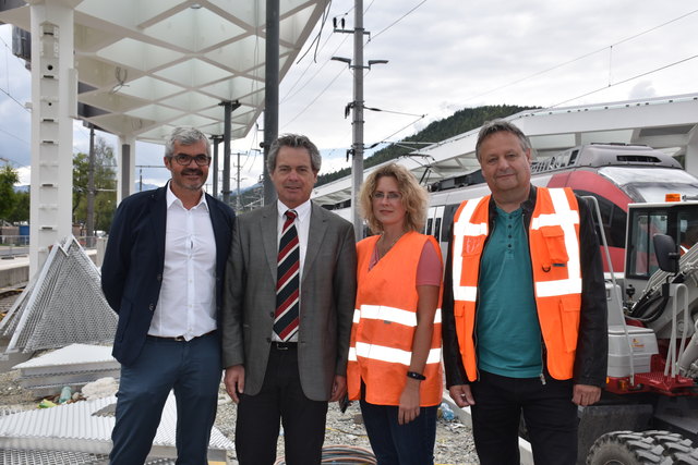 v.l.: Bürgermeister Werner Frießer, Christian Wieser (ÖBB), Bauleiterin Stefanie Kotter und Projektleiter Günter Oberhauser.