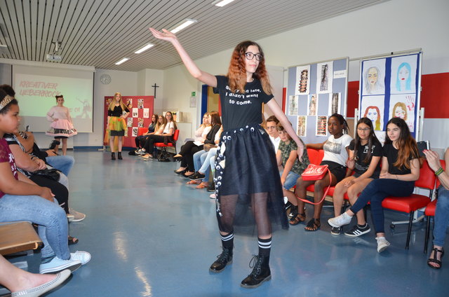 Move on - tolle Präsentation der Schülerinnen des 1. Jahrganges der Modeschule Oberwart