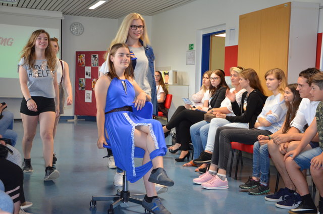 Move on - tolle Präsentation der Schülerinnen des 1. Jahrganges der Modeschule Oberwart
