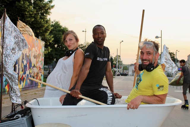 v. l.: Romina Kolb (Choreographie), Futurelove Sibanda (Gesang und Musik), Michael Pöllmann (Regie) | Foto: Sophie Alena