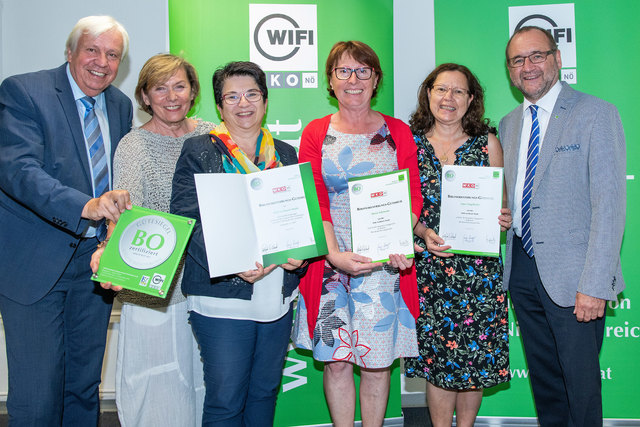 NÖ-Bildungsdirektor Johann Heuras, WKNÖ-Präsidentin Sonja Zwazl, Dir. Cornelia Wagner-Sturm, BO-Lehrerinnen Maria Salzmann und Therese Kienberger und NÖ WIFI-Kurator Gottfried Wieland. | Foto: Andreas Kraus