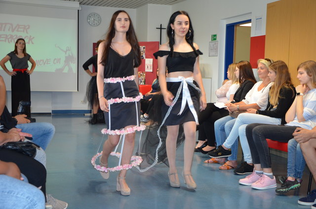 Move on - tolle Präsentation der Schülerinnen des 1. Jahrganges der Modeschule Oberwart
