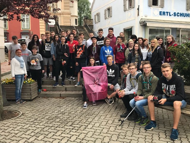 Amerikaner kennenlernen aus plstal. Single umgebung aus Studenten singlebrse in st. plten. Leute kennenlernen aus pischelsdorf in der steiermark. Markersdorf-haindorf wo frauen kennenlernen Bad ischl