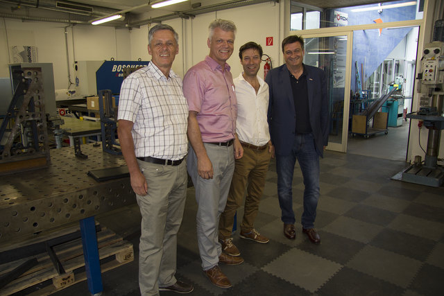 An der Fachberufsschule Wolfsberg: Direktor-Stv. Peter Kuster, Direktor Norbert Aichholzer, Walter Krobath und WK-Präsident Jürgen Mandl | Foto: Krobath