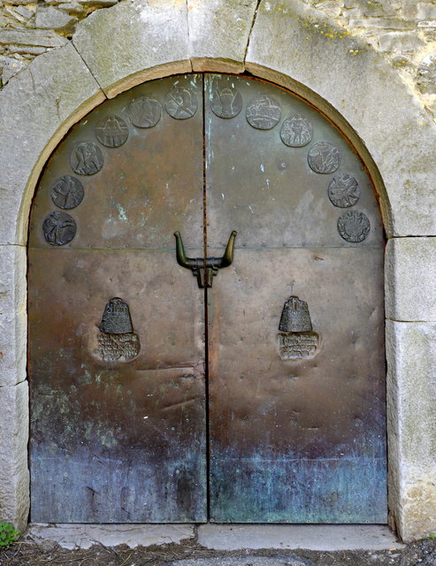 das Stadttor mit dem Jahreskalender und der glagolitischen Inschrift