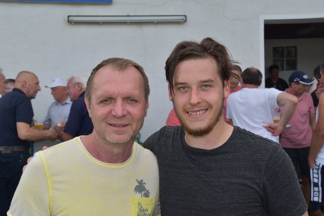 Obmann Raimund Radakovits (links) und Spieler Patrick Kocsis.