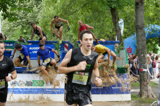 Grazathlon, Hupf in Gatsch, Schlammbad im Grazer Augarten