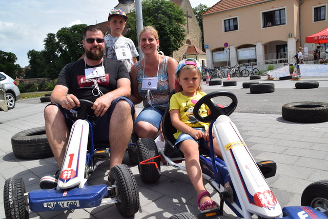 Tanja und Rainer mit Jonas und Marie.