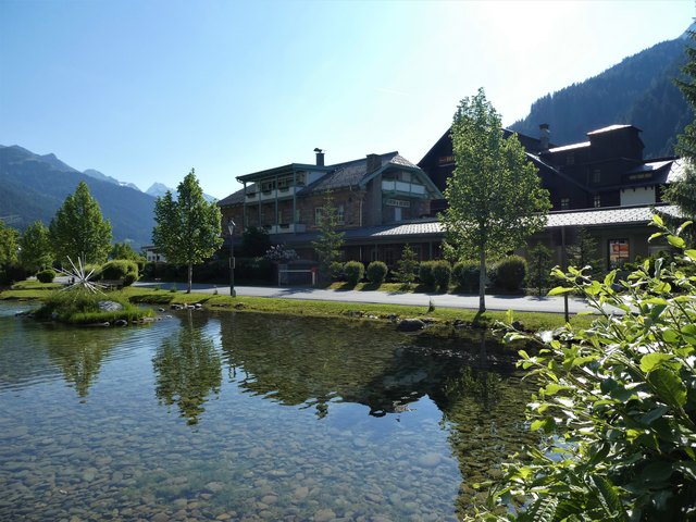 ... wurde 1884 in der damals noch Nasserein genannten Gemeinde errichtet und war bis ins Jahr 2000 in Betrieb. Dann wurde nach nur 36 Monaten Bauzeit die neue Bahnstrecke samt modernem Aufnahmegebäude eröffnet und die alten Anlagen zu einem Park bzw. Wohnhaus umgewandelt