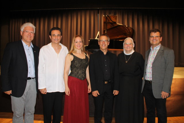 Bgm. Mag. Siegmund Geiger, Markus Forster, Maria Erlacher, Alexander Ringler, Generaloberin Sr Dr. Maria Gerlinde Kätzler und Kulturreferent StR Mag. Jakob Egg (v.l.)