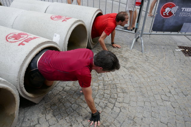 Volles Rohr, Betonröhren, Grazathlon beim Grazer Hauptplatz