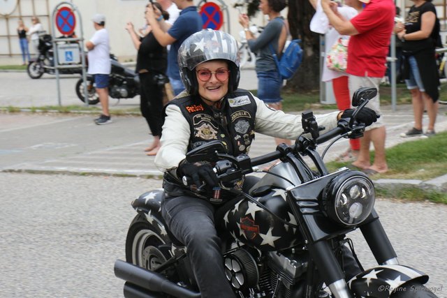 Bei hochsommerlichen Temperaturen schwangen sich am 9.6 zahlreiche Biker für die Harley-Davidson Charity-Tour in ihre Sättel und machten sich stark für die Schwachen.