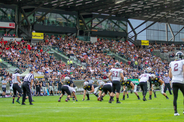 Knapp 4000 Fans feierten das Football-Fest im Tivoli Stadion in Innsbruck. | Foto: Markus Stieg