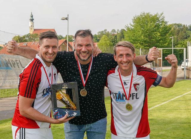 09.06.2018, Sportplatz Ostermiething, AUT, OFV, BW, Ostermiething vs. Ranshofen, Meisterehrung, im Bild Feature, Spielszene Meisterehrung, Pressefoto Scharinger © 2018, PhotoCredit D. Scharinger
