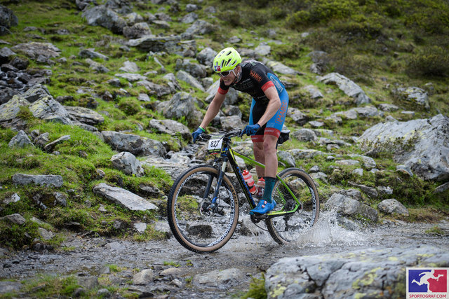 Eine kleine Bach-Durchfahrt.. :)                                           "Foto: SPORTOGRAF.COM"