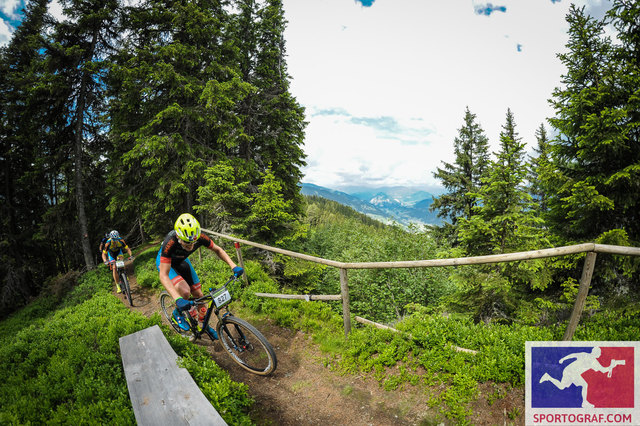 Bergauf gibt es oft eine traumhafte Aussicht.. :)                 "Foto: SPORTOGRAF.COM"