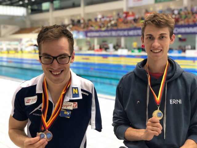 Andreas Onea ud Andreas Ernhofer aus Deutsch-Wagram mit ihren Weltcup-Medaillen.