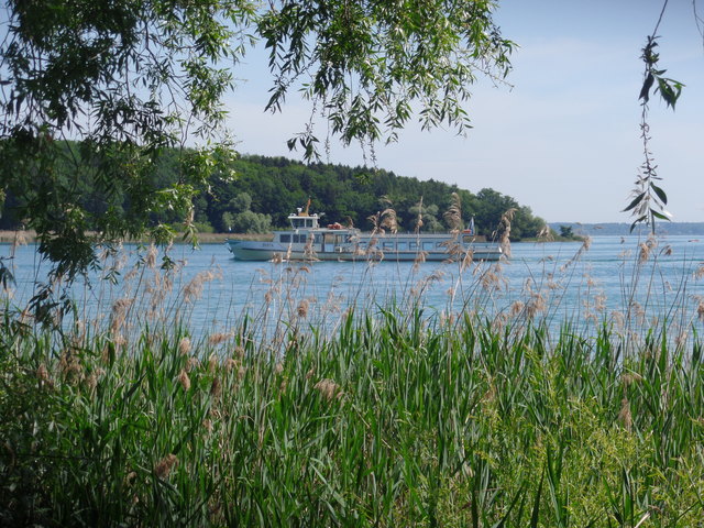 Mit dem Schiff oder Dampfer gelangt man von "Prien" auf die Herreninsel.