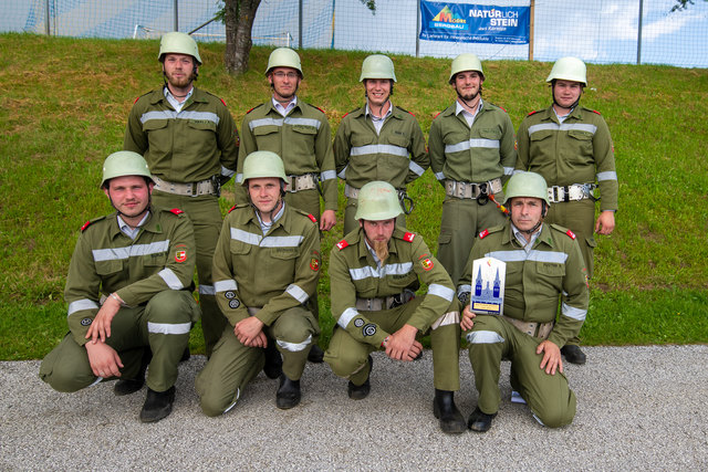 Holten zwei Titel ab: Die Gruppe 7 der FF Loibach | Foto: Erich Varh