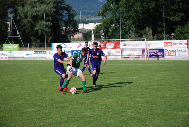 Patrick Sparber beschäftigte die Hallwanger Verteidigung und traf in der 22. Minute zur 1:0 Führung von Union Hallein.
