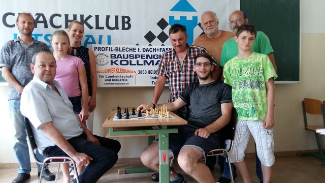 Michael Fischer die schachbegeisterte Familie Rudolf und Marketa Kollmann mit ihrer Tochter Marketa, die zuletzt ihr Debüt bei den Österreichischen Meisterschaften der Mädchen in Kärnten gab, Kurt Goigitzer, Patrick Schuh, Friedrich Prock, Nikolaus Prinz und Dominik Lotz. | Foto: Modliba